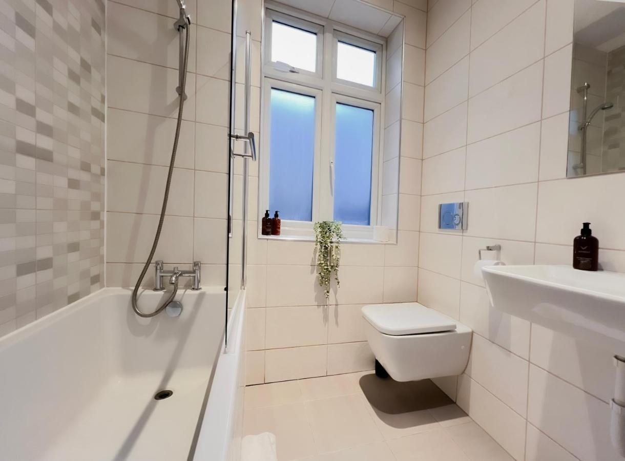 Prime Location Camden Luxury Apt Sleeps 6 Londra Dış mekan fotoğraf